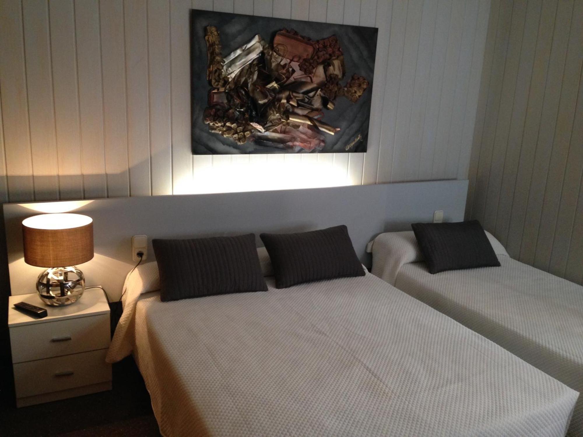 Hostal Sant Marti Пучреч Экстерьер фото