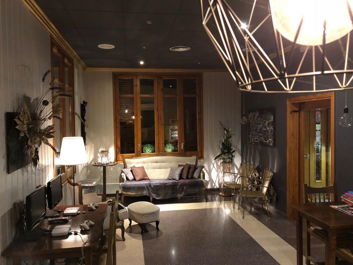 Hostal Sant Marti Пучреч Экстерьер фото